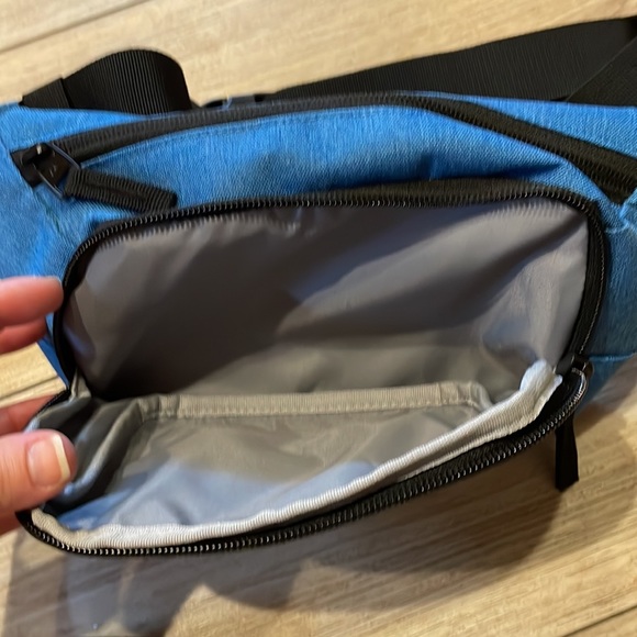 Quiksilver Jungler 1.5L Fanny Pack - Picture 2 of 5